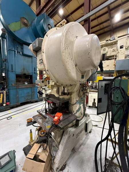 60-ton Minster #6SS Open Back Inclinable Geared Press For Sale, Year 1986