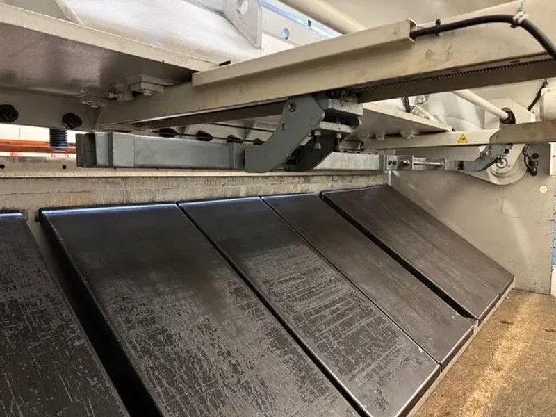 ERMAKSAN 10’ x ¼” Hydraulic Plate Squiring Shear 2018’ # 7619