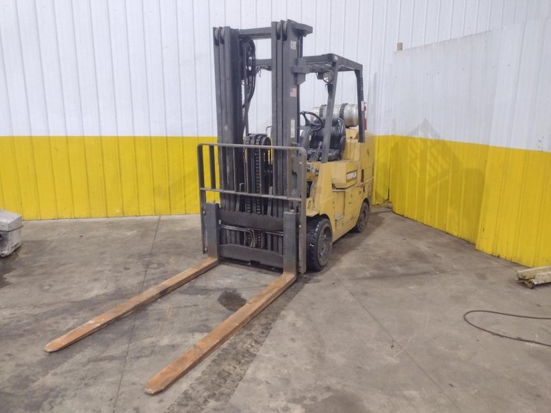 10,000 LBS CATERPILLAR MODEL #GC45KSWB FORKLIFT: YOBRO #25703