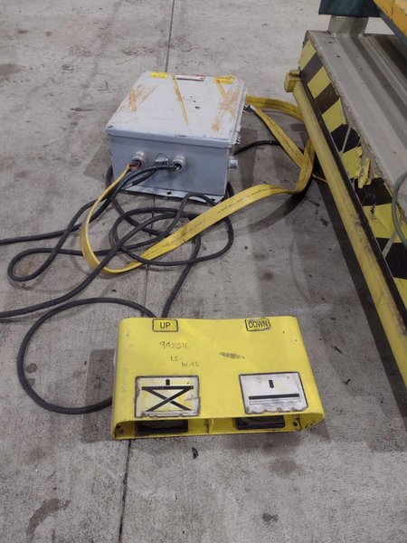 3500 LB X 60" X 36" SOUTHWORTH HYDRAULIC SCISSOR LIFT TABLE WITH ROLLER TOP: STOCK #20930