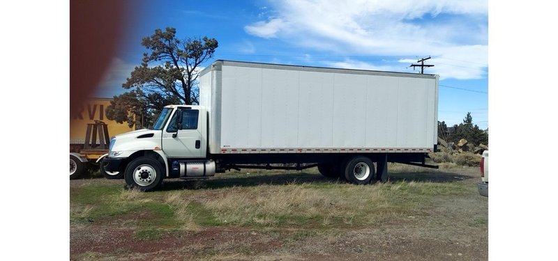International 4300 SBA Box/Service Truck, 2018