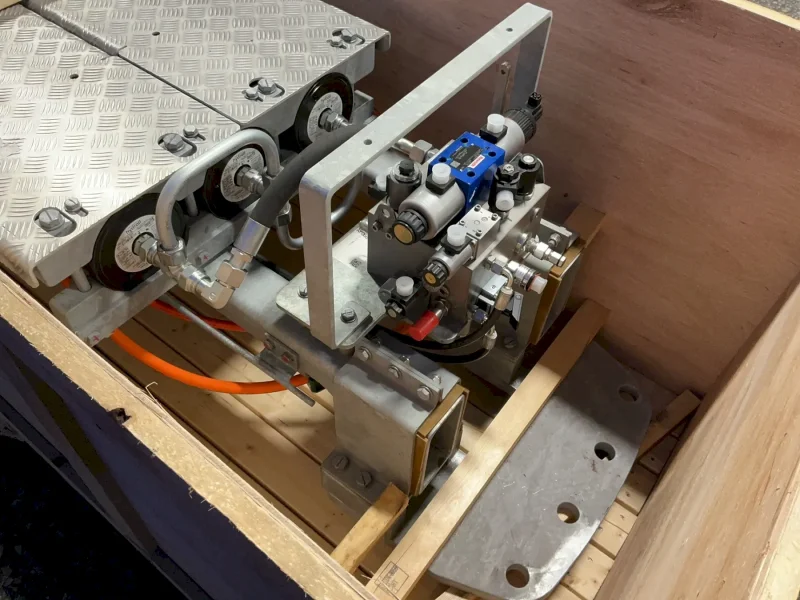 HYDROLL 20.4 L MOUNTING PLATE ASSEMBLY WITH HYDRAULIC PUMPING SYSTEM