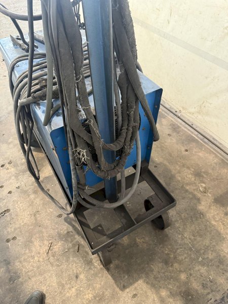 MILLER DIALARC HF CONSTANT CURRENT AC/DC ARC WELDING POWER SOURCE. STOCK # 0430326