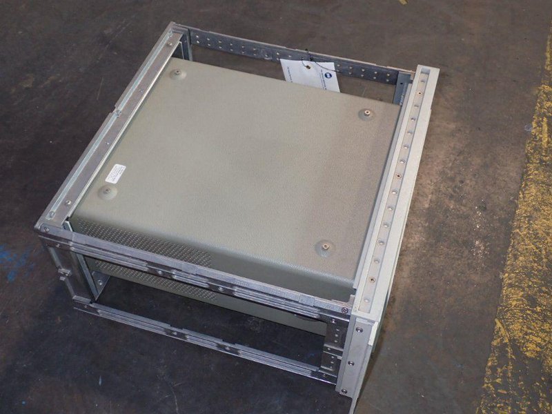 HEWLETT PACKARD DYNAMIC SIGNAL ANALYZER   -  35670A