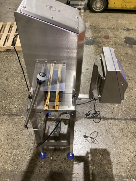 LOMA SYSTEMS IQ4 METAL DETECTOR CHECKWEIGHER COMBO SYSTEM USED