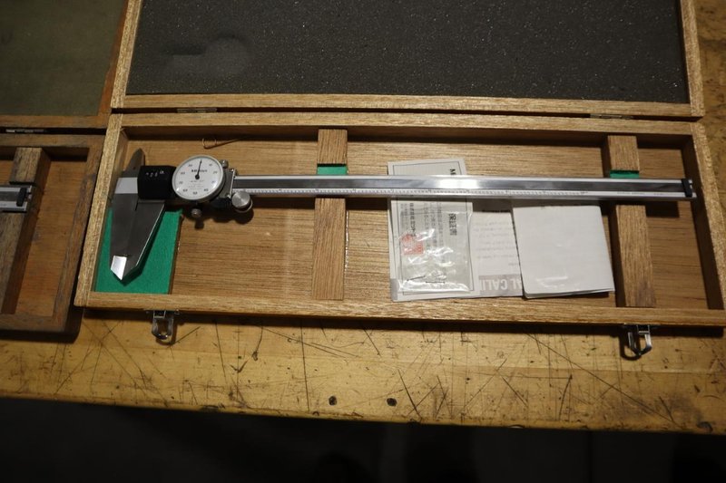 Mitutoyo Verneer Calipers: (4) 12" Dial Type, (2) 8" Digimatic, (1) 12" Absolute Digimatic- Auction Item