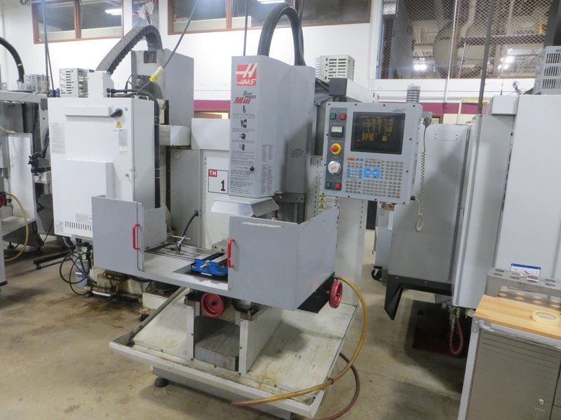 Haas TM-1 CNC Tool Room Mill, Haas 32-Bit CNC Control, 40 Taper, Splash Guards, Coolant Tank &amp; Pump- Auction Item