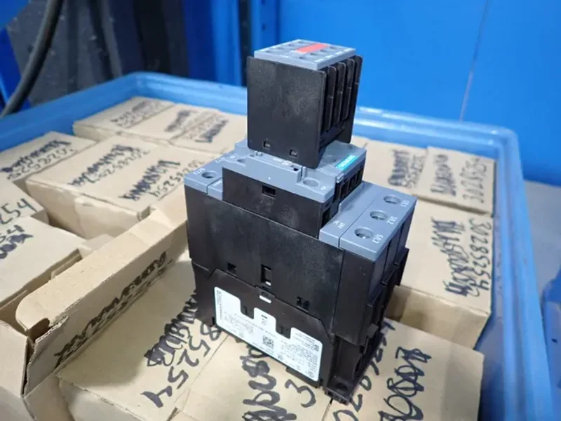 SIEMENS ACTUATOR  -  3RT2036-1KB44-3MA0