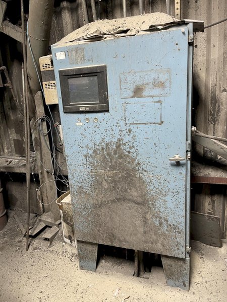 2008 B and P model 100b sand muller s/n hoodb-105 , 250 hp , 84700 gearbox, 2010 Harley compactability controls s/n sn18pc0662, 2550 test unit, bond feed system