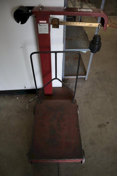 Northern 1000 lb Rolling Manual Shipping Scale with Slide Rule and Weights- Auction Item