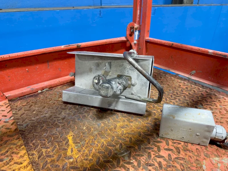 SKYJACK 550 LBS SCISSOR LIFT  -  SJ III-3219