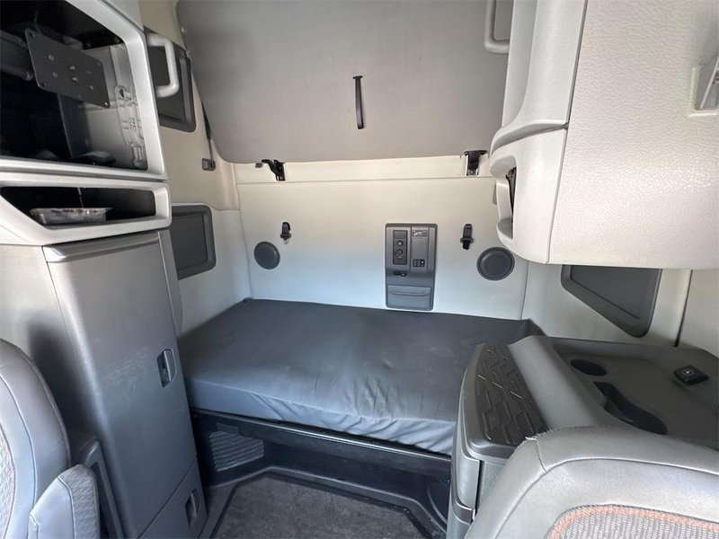 2022 Volvo VNL64T 760 4V4NC9EH9NN602667