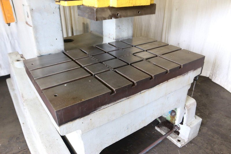 125 TON V &amp; O SUPER 125 BACKGEARED OBI PRESS: STOCK #70259