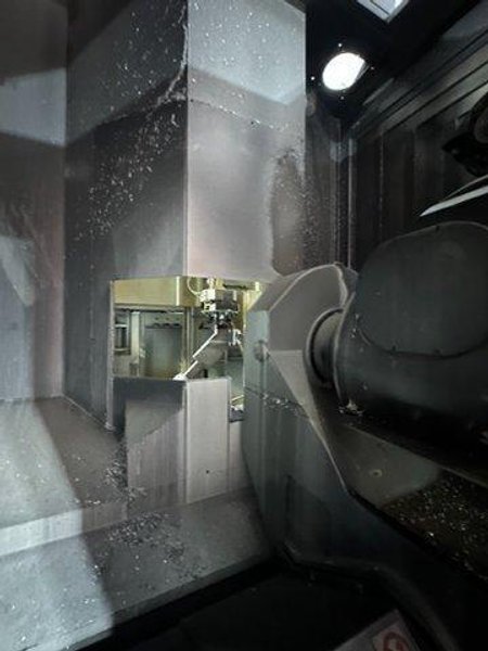 DMG Mori DMC 125 U2 5 Axis Machining Center, 2006 – Pallet Changer, Chip Conveyor