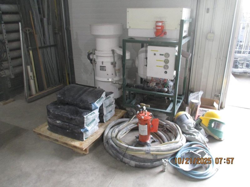 SpongeJet Sponge Media Blaster with Recycler 35E-CE and Fresh Air Hood, 2012