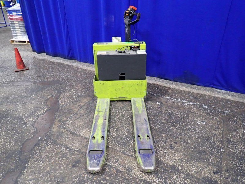 CLARK 4500 LBS ELECTRIC PALLET JACK  -  WP40