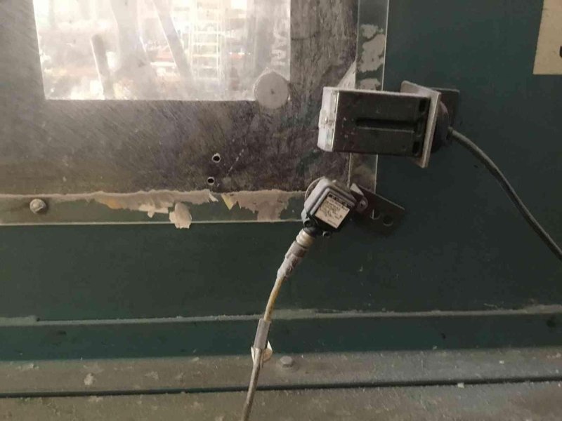 Maren Closed Door Manual Tie Horizontal Baler with Byron 3020B Hydraulic Driven Conveyor