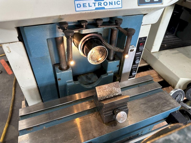 DELTRONIC DH14-MPC OPTICAL COMPARATOR. STOCK # 0524423