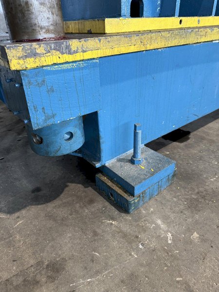 100 TON DAKE 18-255 HYDRAULIC 4 POST SPOTTING PRESS. STOCK # 0889925