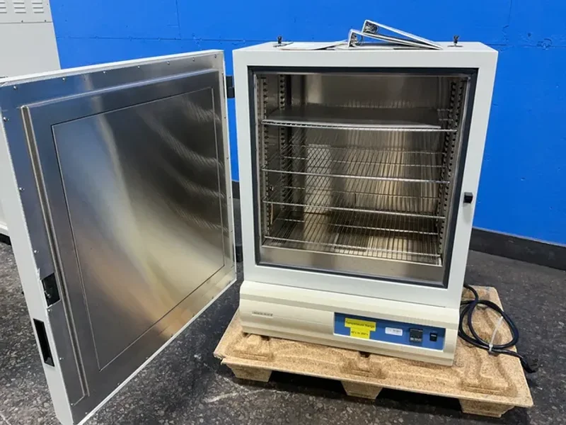 Lindberg/blue M 260° C Electric Gravity Oven - Go1350a-1