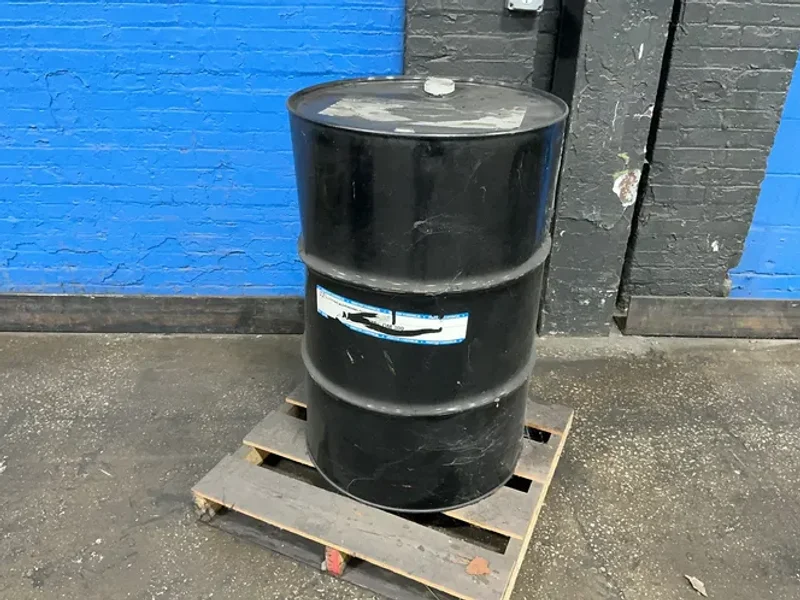 MASTER CHEMICAL OIL BARREL  -  TRIM OM 300