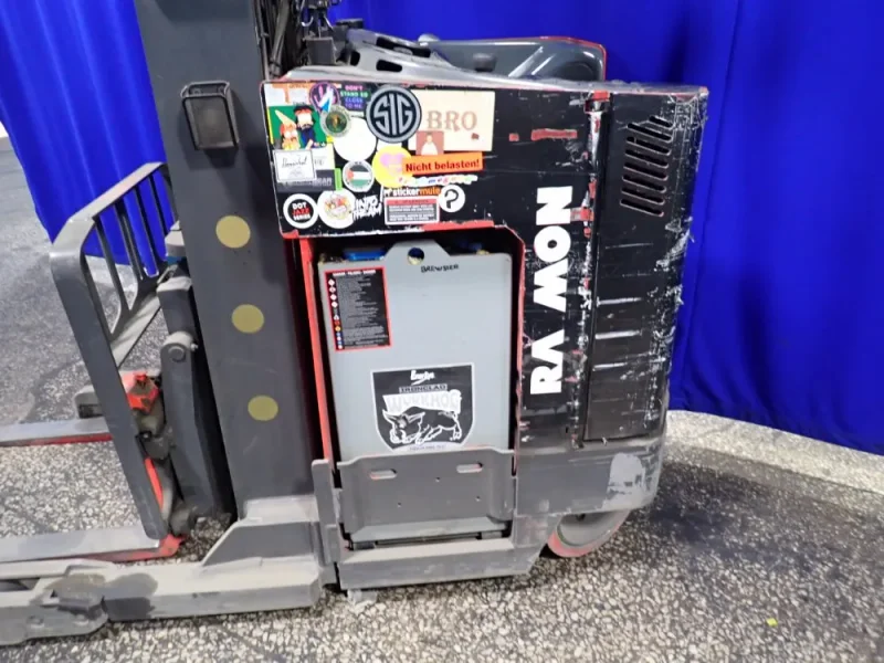 RAYMOND 4500 LBS ELECTRIC STAND UP FORK LIFT  -  EZ R40TT