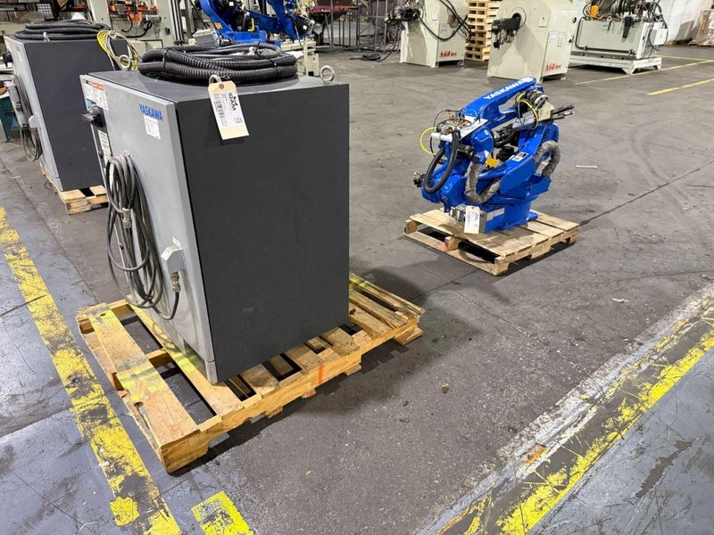 YASKAWA MOTOMAN-MH24 w/ DX200 Controller USED **Missing Teach Pendant**