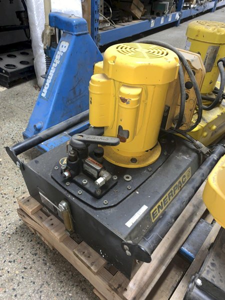 Enerpac Model ZE3220LB Electric Hydraulic Pump, sn D21209040C