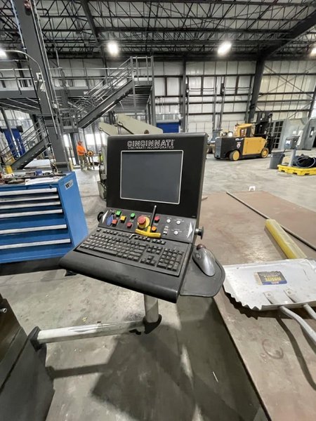 90 Ton x 10′ CINCINNATI 90BX 10 CNC PRESS BRAKE, 2015 – X axis with Wilson tooling