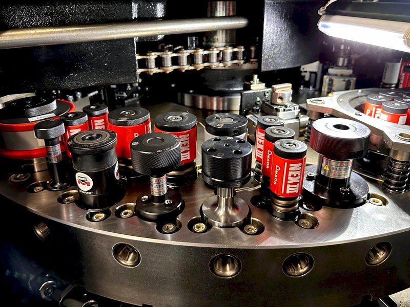 Amada EML2515-AJ 3kW / 33 TNF w/Automation - Accepting Offers