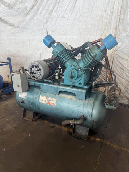 20 HP KELLOG PISTON TYPE AIR COMPRESSOR. STOCK # 0955523