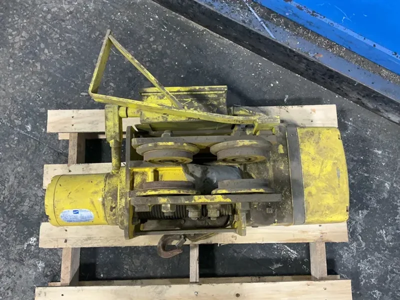YALE 1 TON HOIST