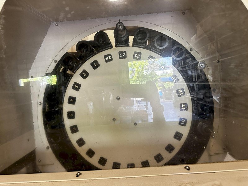 Daewoo DMV-3016 5 Axis Used CNC Vertical Machining Center For Sale - 2004