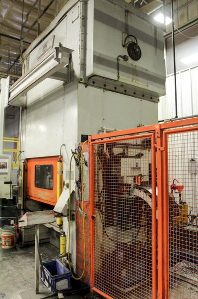 220 Ton Manzoni E200 2MR/SL 200 Floor Mounted CNC HS Stamping Press, 2003- Siemens, Decoiler, Straightener