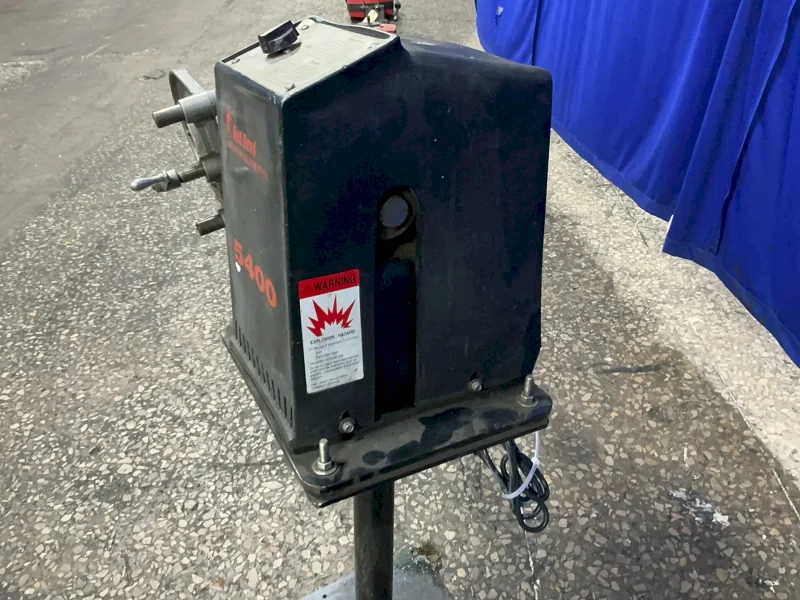 RED DEVIL EQUIPMENT CO. 1-GAL CAN PAINT SHAKER  -  5400