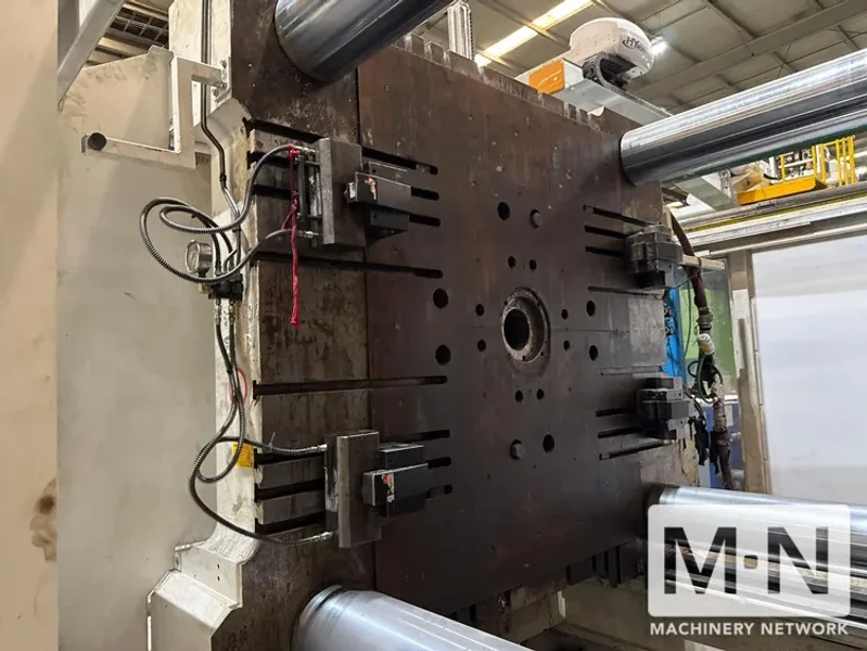 650 TON 58/39.5 OZ KRAUSS MAFFEI MODEL KM650-300-400CKZ 2-COLOR INJECTION MOLDING MACHINE MFG 2010