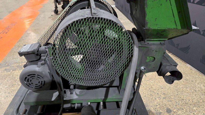 GARDNER DENVER M7037T MODEL HAMMER MILL 2HP 230/480V USED