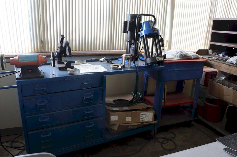 KURT HYDRAULIC HOSE CRIMPER SYSTEM, WITH TOOLING, SAW &amp; WORK BENCH: YOBRO #26220