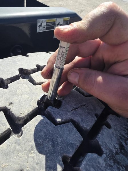 PETERBILT 567 - Trucks