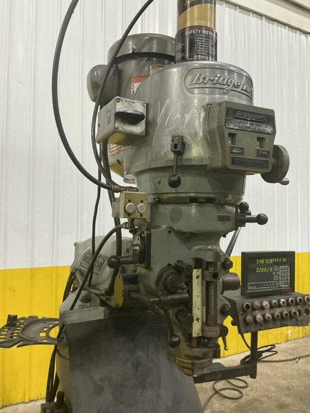 2 HP BRIDGEPORT SERIES I VERTICAL RAM TYPE KNEE MILL, WITH DRO, POWER FEEDS &amp; DRAW BAR: YOBRO #25295