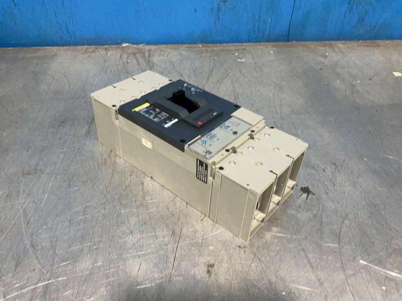 SQUARE D POWERPACT 600 AMPS CIRCUIT BREAKER   -  DJL36600E20