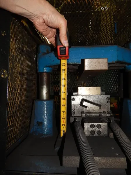 USED TISHKEN 12 TON CUT-OFF PRESS MODEL CO-4-2