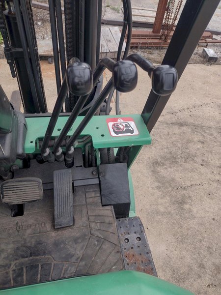 3000 LB MITSUBISHI MODEL #FGC15K 3-STAGE LP FORKLIFT: YOBRO #24166