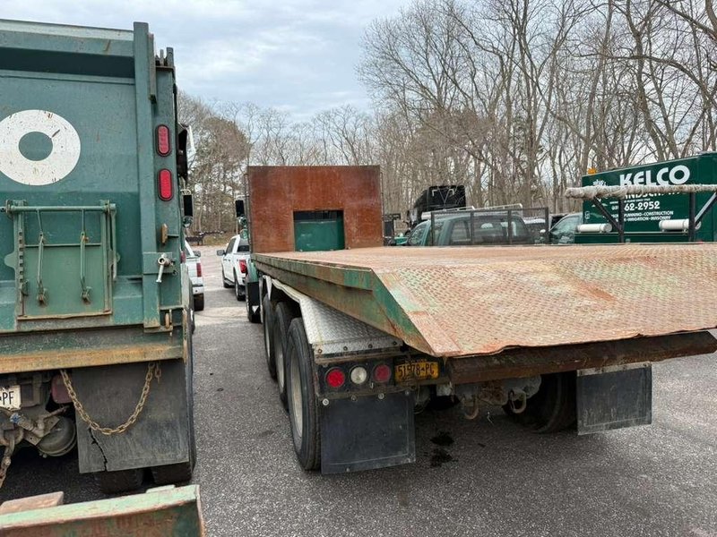 Kenworth T800 Roll Off Hoist Truck, 2006 – CAT Diesel, Manual 8LL, 60,000 lb Hoist, Tri-Axle, Work Ready