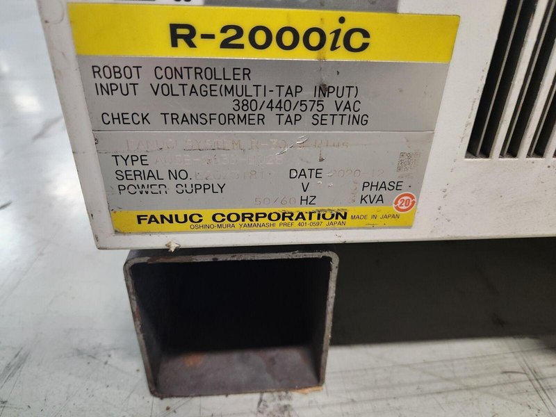 FANUC 2000IC 210F A05B-1333-B205 W/ R-30IB PLUS CONTROLS A05B-2635-B028 USED