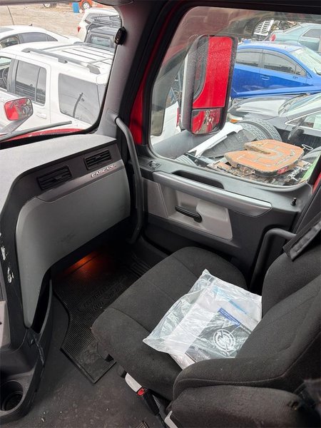 2020 Freightliner Cascadia 1FUJHHDV5LLLC1671