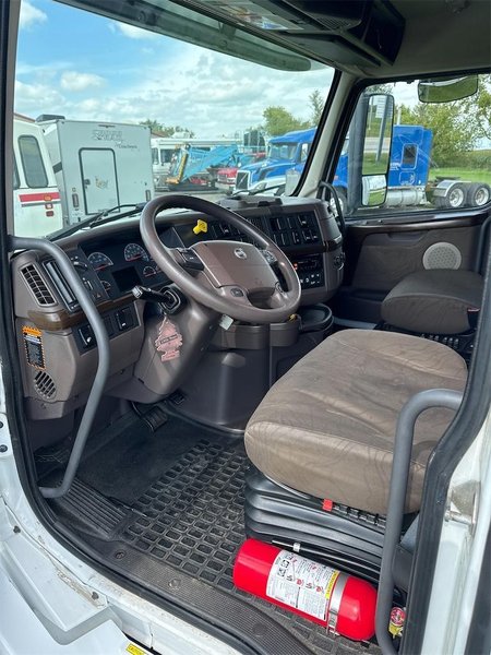 2018 Volvo VNL64T780 4V4NC9EH5JN968958