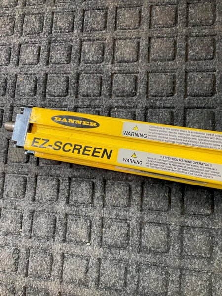 BANNER SLSCR30‑1500Q8 + SLSCE30‑1500Q8 Safety Light Curtain USED
