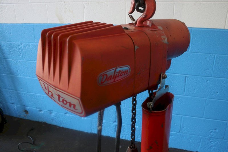1000 LBS DAYTON SINGLE PHASE ELECTRIC HOIST: STOCK #75163