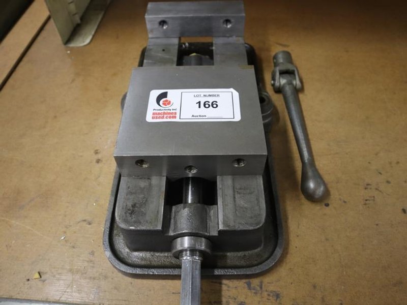 Kurt D-60 6" Machine Vise with Handle- Auction Item